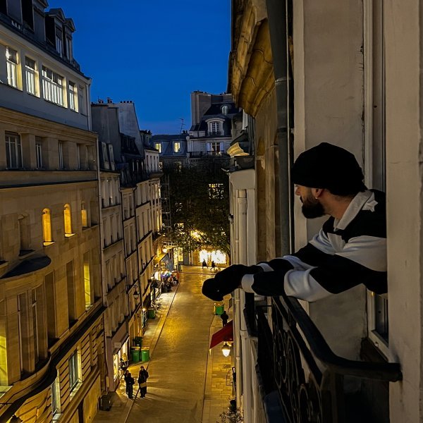 Gregory, développeur senior et formateur freelance, présentant sa méthode de formation